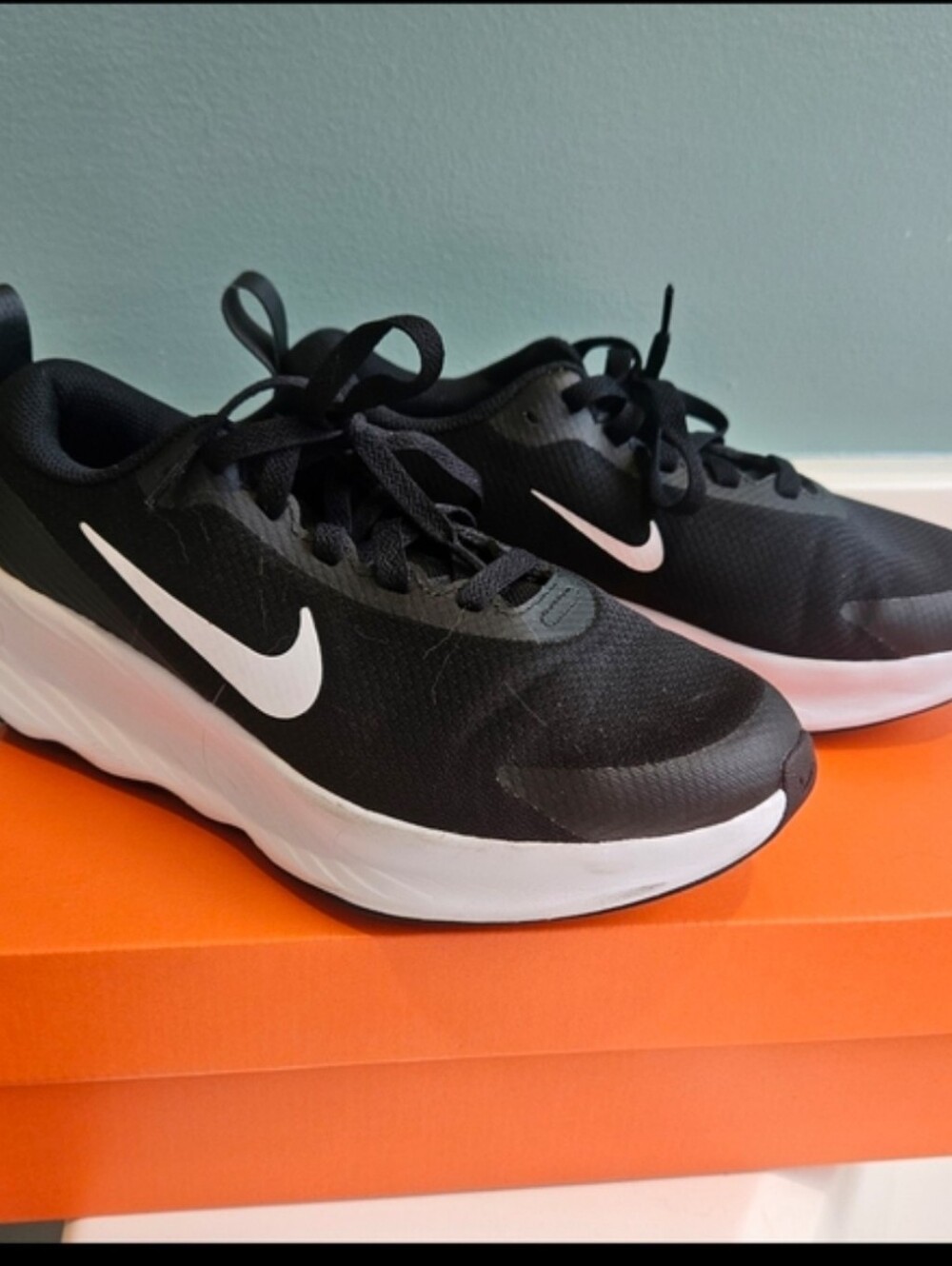 Nike Promina Women's Black & White Sneakers Size 8